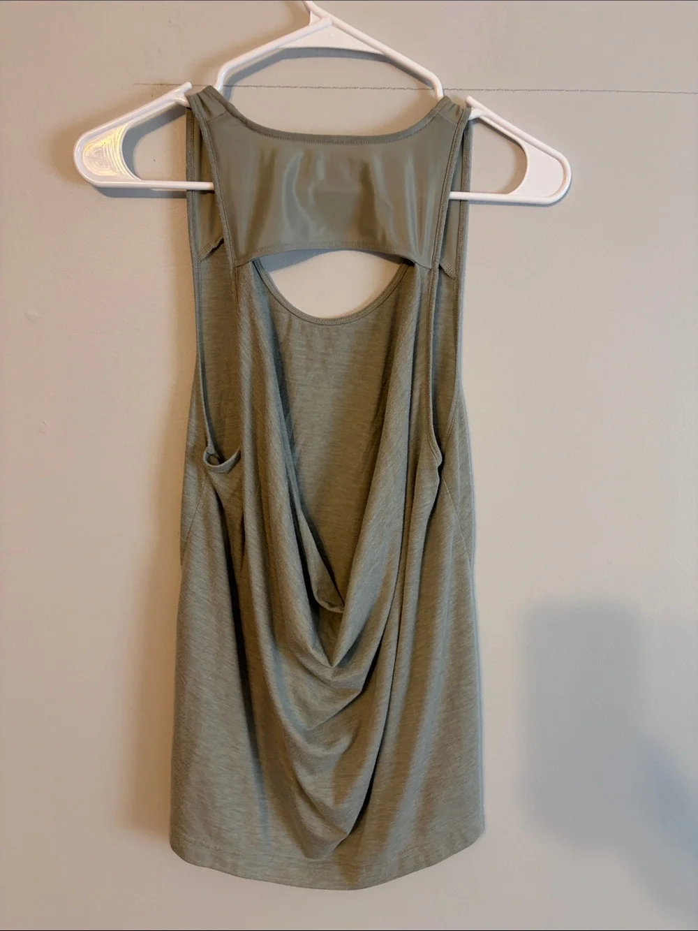 ALO Yoga Olive Green Muscle Tee Tank. Open drape back. Small.